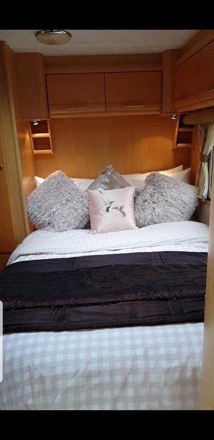 קורשם Self Contained Holiday Home Caravan מראה חיצוני תמונה