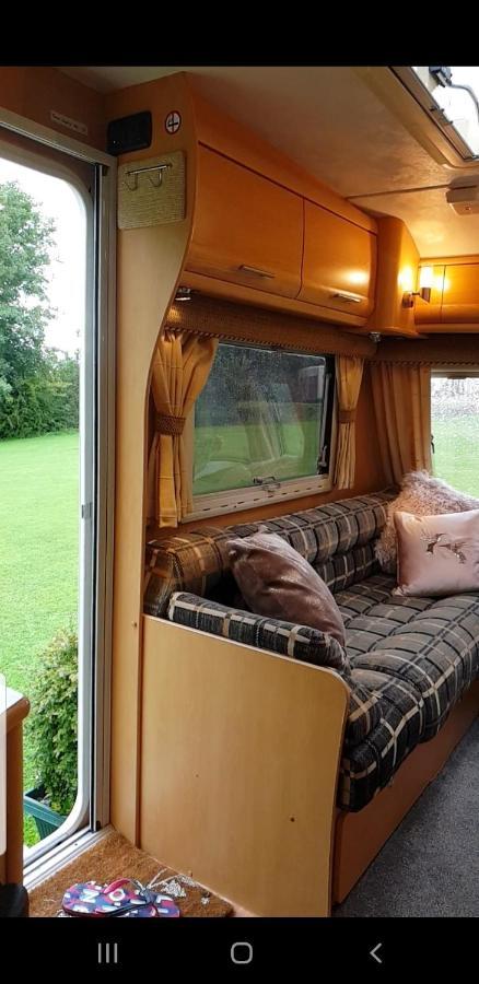 קורשם Self Contained Holiday Home Caravan מראה חיצוני תמונה
